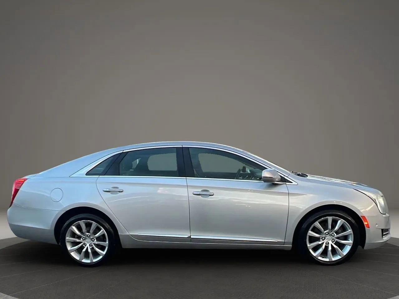 Used 2016 Cadillac XTS Luxury image 4