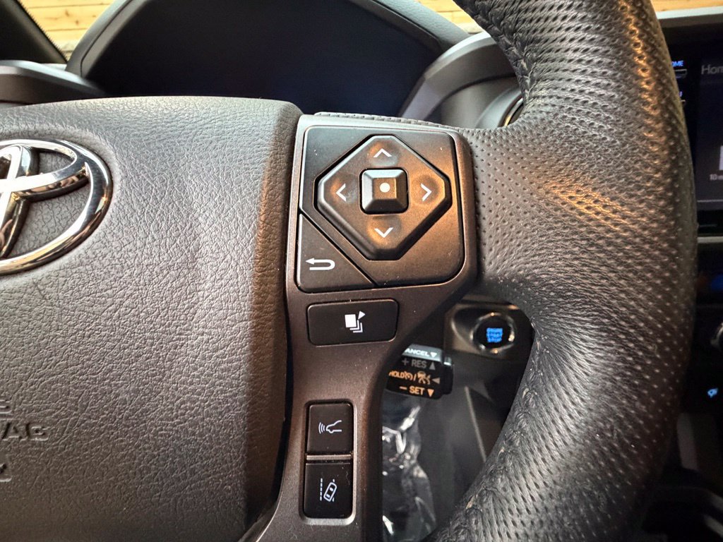 Used 2020 Toyota Tacoma TRD Off-Road w/ TRD Premium Off Road Package AWD/4WD image 39