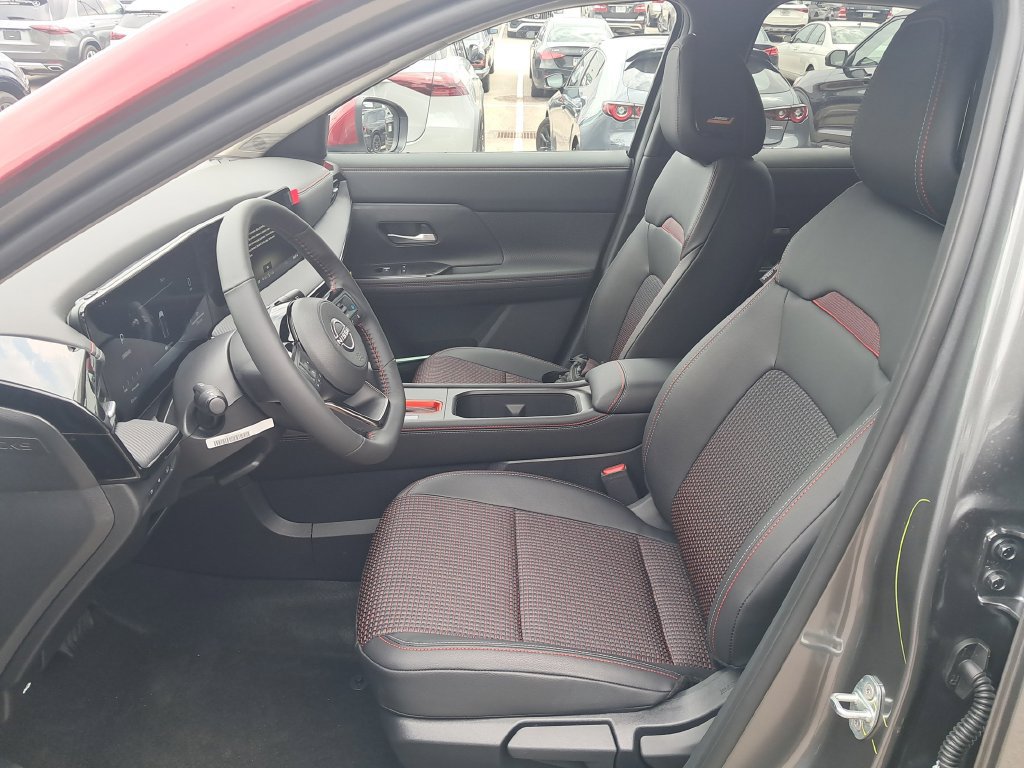 New 2026 Nissan Kicks SR w/ SR Premium Package FWD image 19