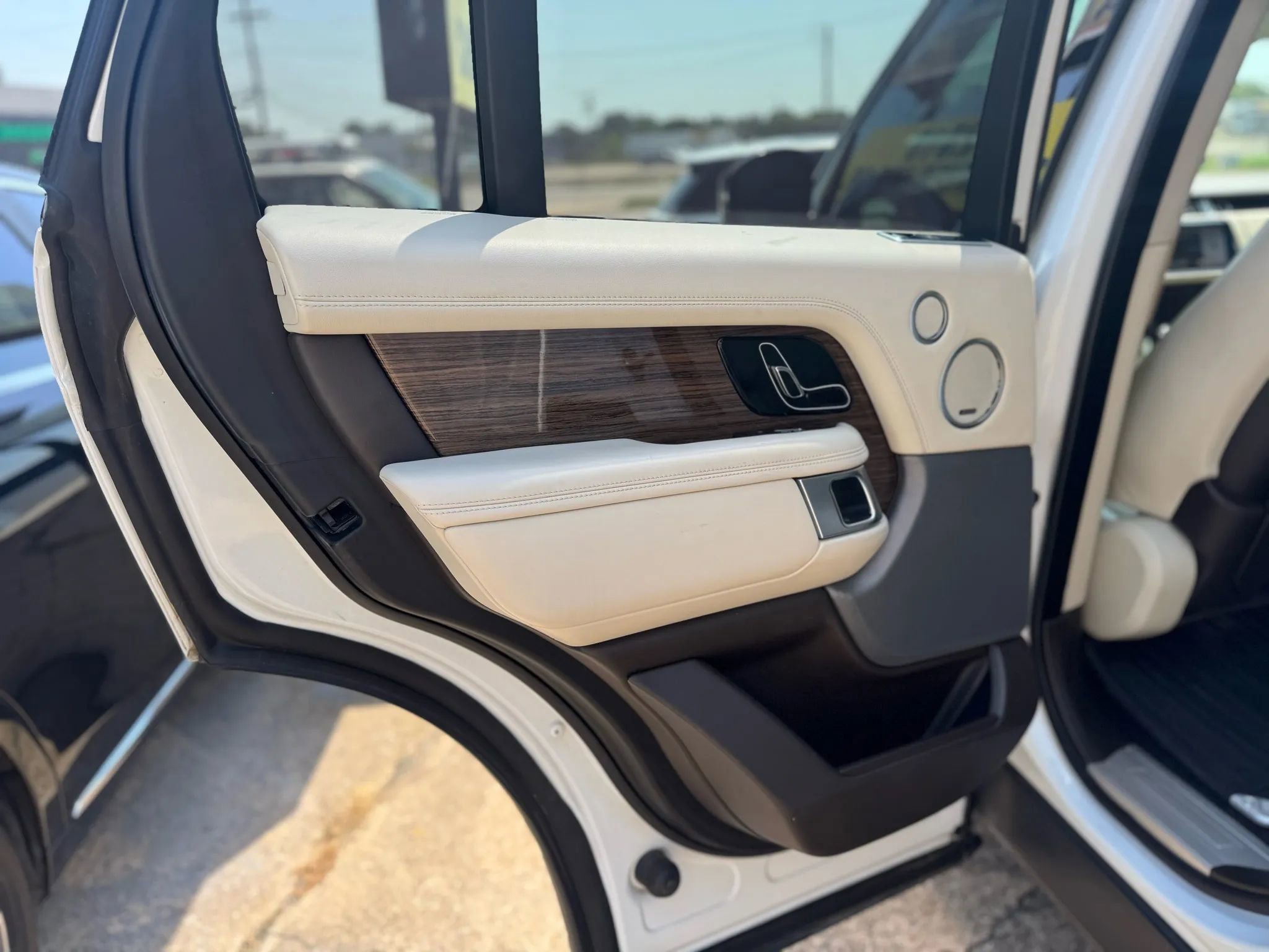 Used 2019 Land Rover Range Rover HSE image 7