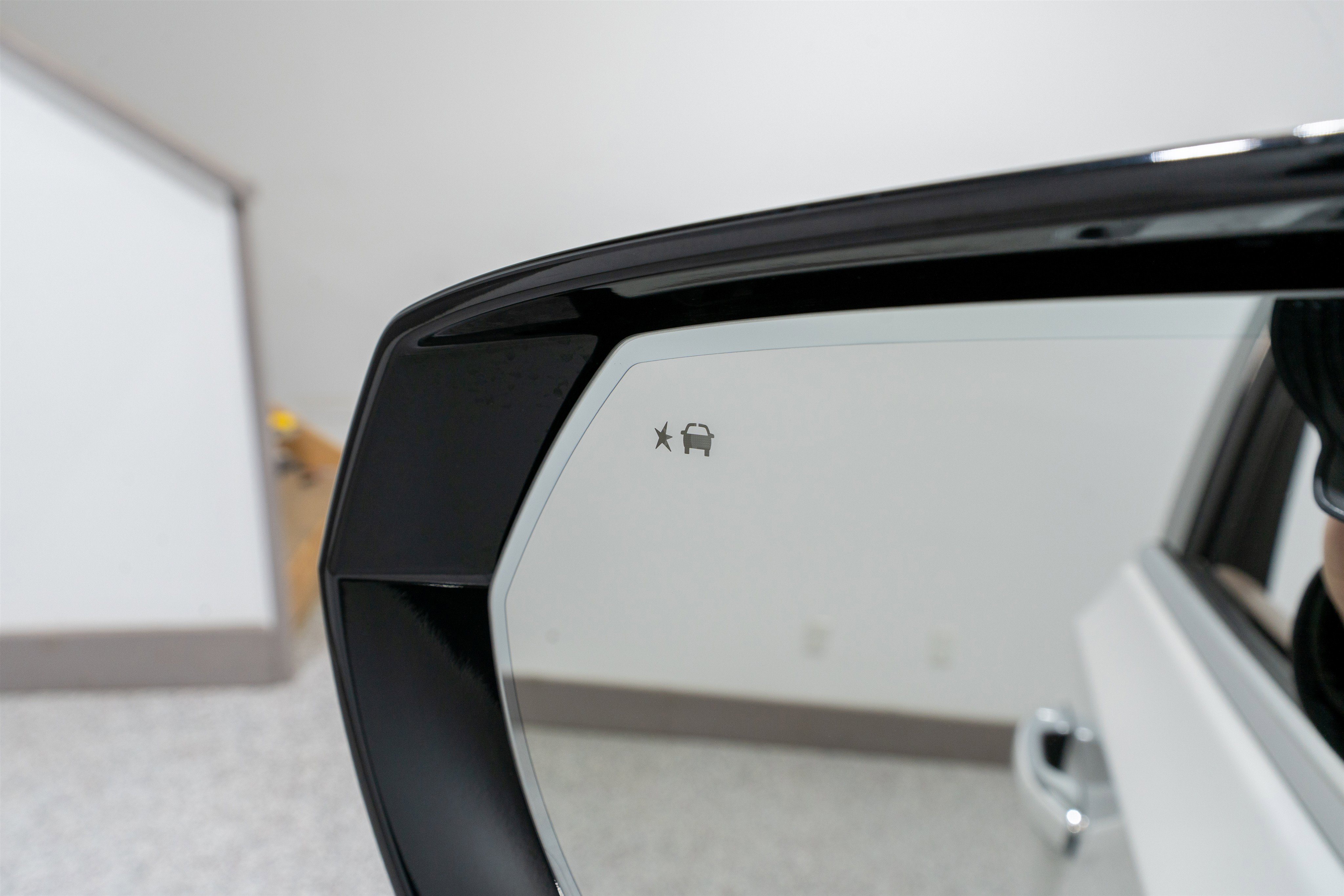 Used 2022 GMC Yukon XL Denali w/ Denali Premium Package image 14