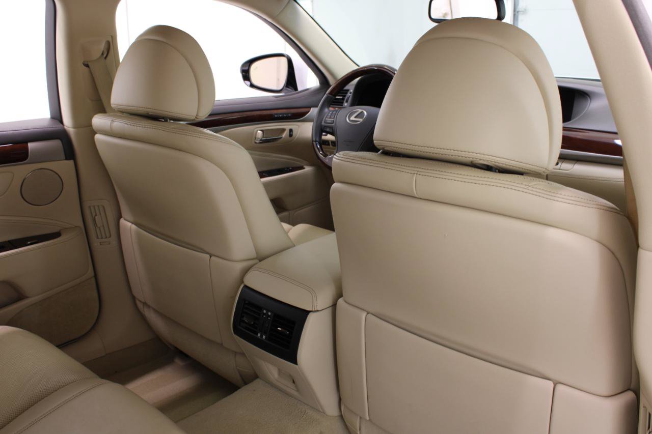 Used 2016 Lexus LS 460 w/ Comfort Package RWD image 43