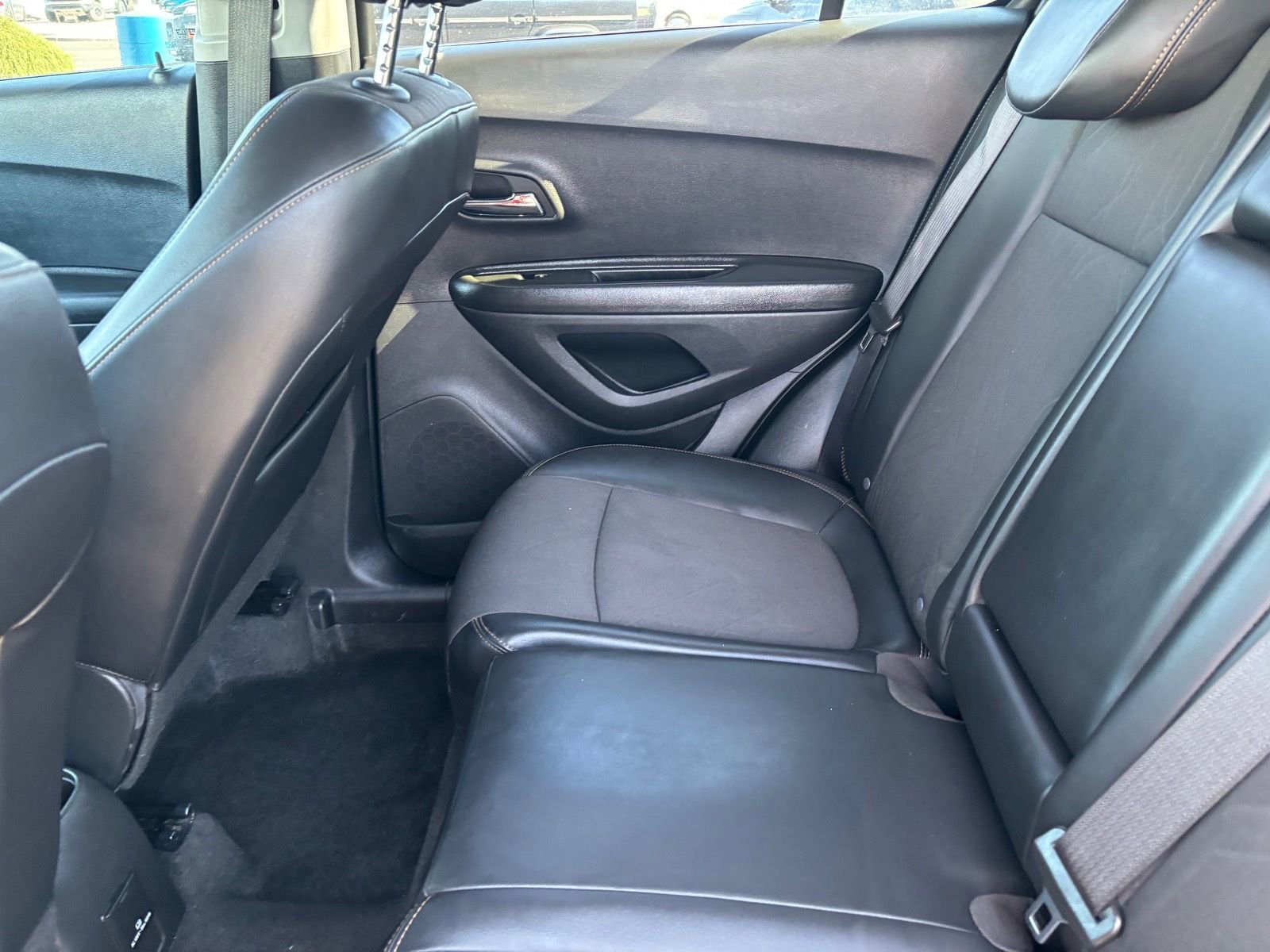 Used 2022 Chevrolet Trax LT w/ LT Convenience Package image 18