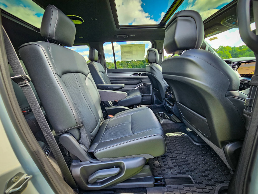 New 2026 Jeep Grand Wagoneer 4WD image 49