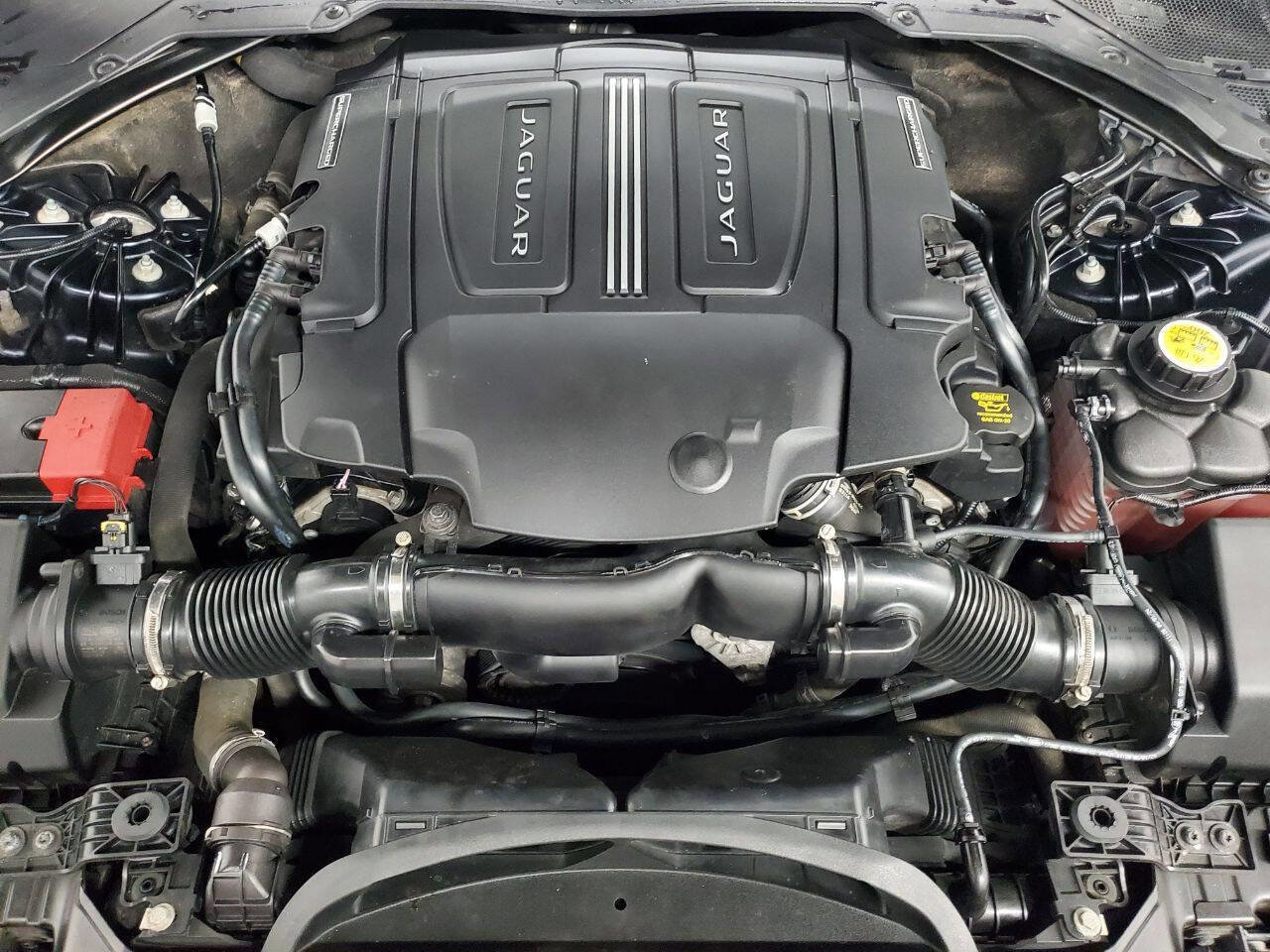 Used 2016 Jaguar XF Premium image 4