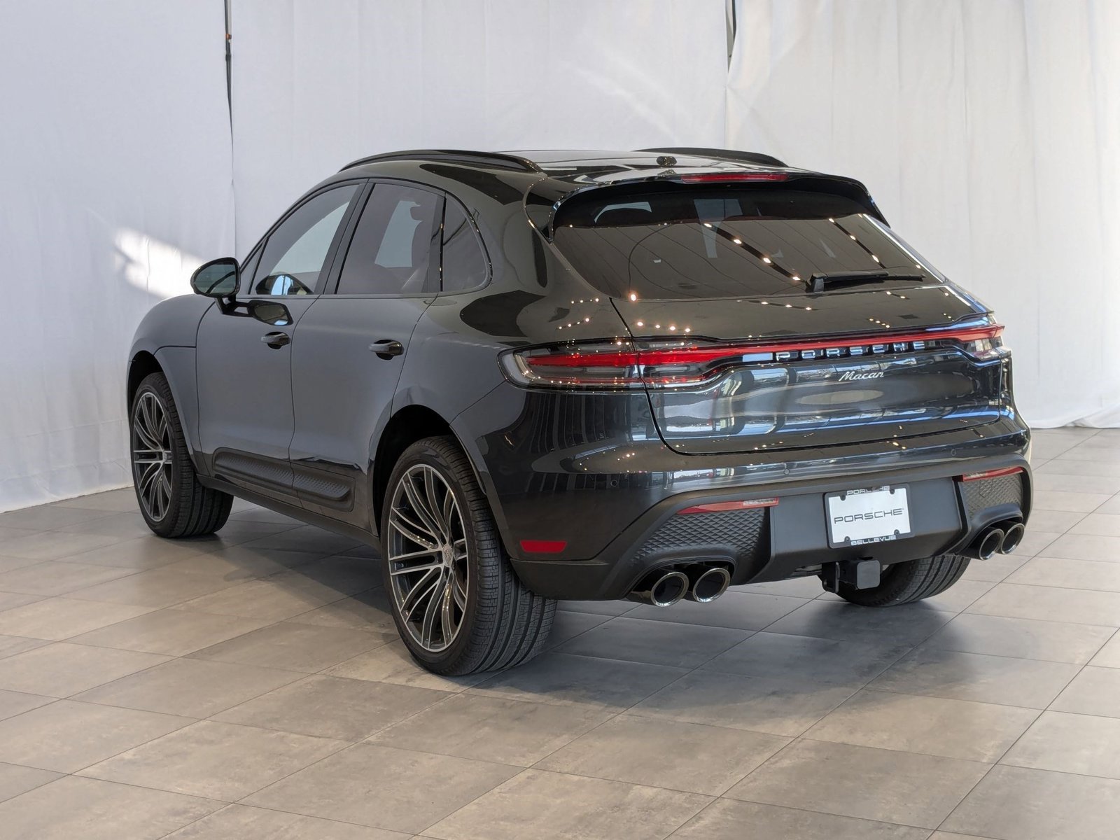 Certified 2025 Porsche Macan image 3