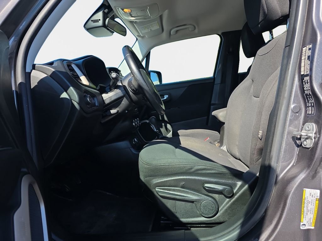 Used 2017 Jeep Renegade Latitude image 12