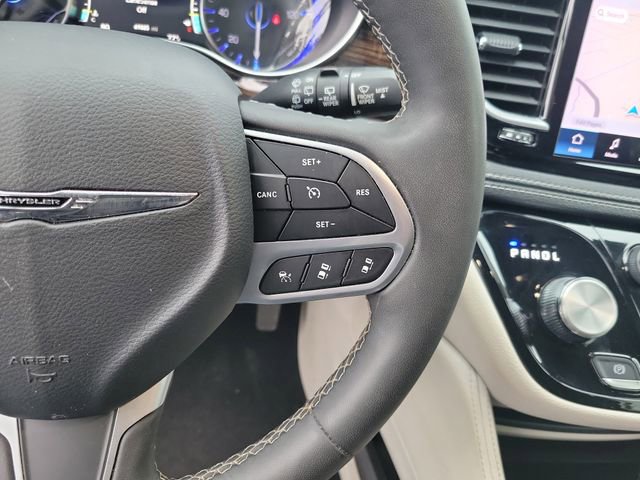 Used 2023 Chrysler Pacifica Limited FWD image 18