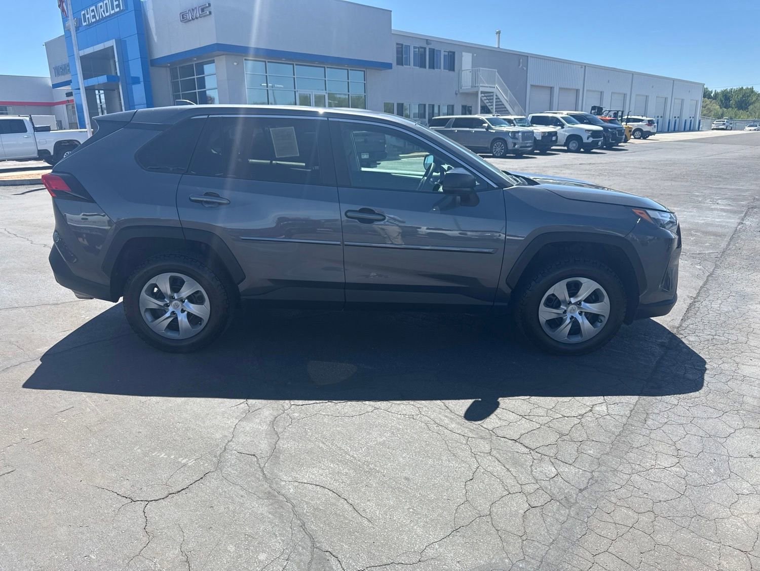 Used 2023 Toyota RAV4 LE AWD/4WD image 3