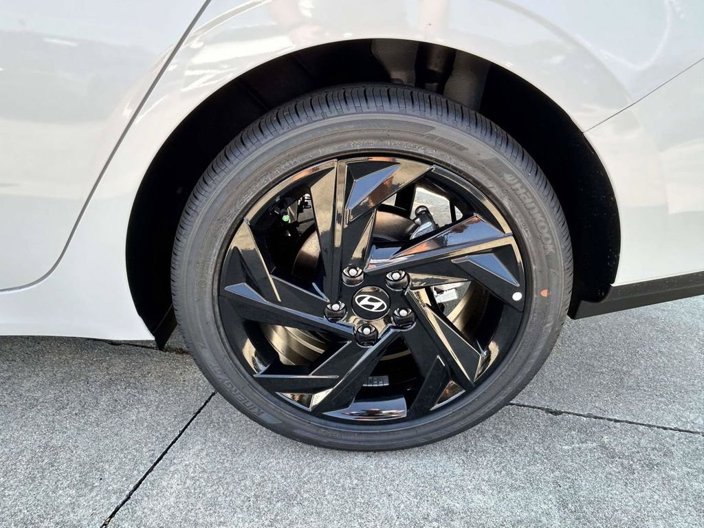 New 2026 Hyundai Elantra SEL Sport FWD image 9