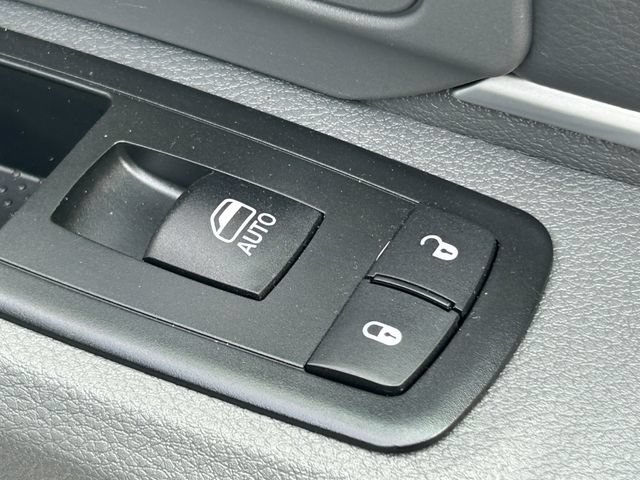 Used 2014 RAM 1500 Classic SLT w/ Luxury Group AWD/4WD image 32
