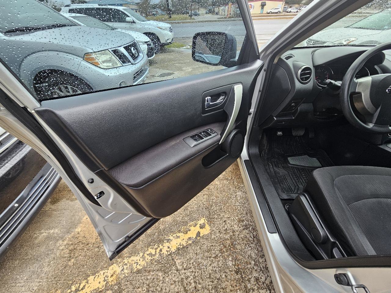 Used 2013 Nissan Rogue S image 12