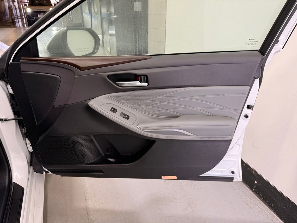 Used 2019 Toyota Avalon Limited w/ All Weather Liner Package FWD image 28