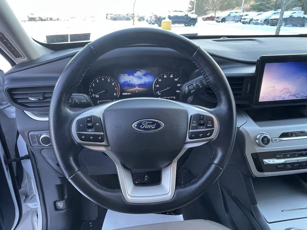 Used 2022 Ford Explorer XLT image 30