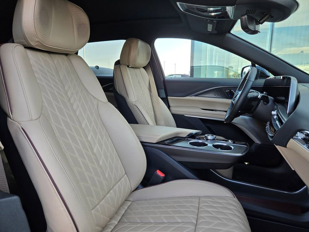 Certified 2024 Cadillac Lyriq Luxury w/ Nappa Leather Package image 30