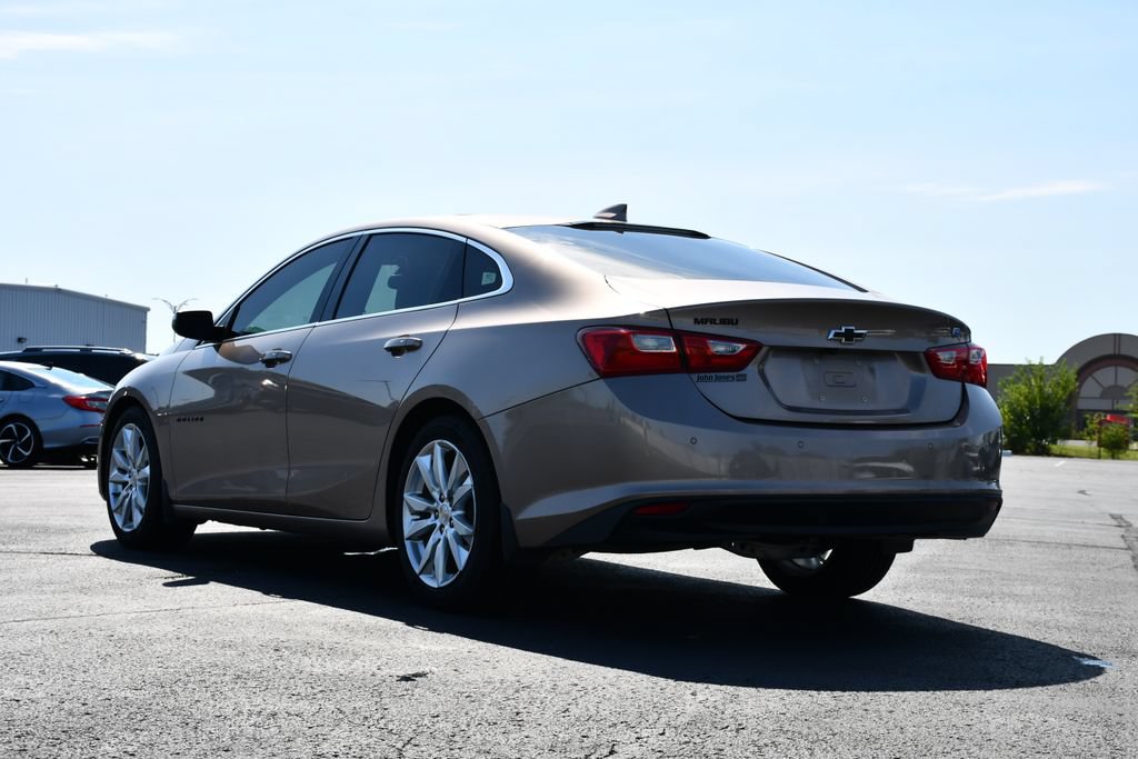 Used 2018 Chevrolet Malibu Hybrid w/ Leather Package FWD image 5