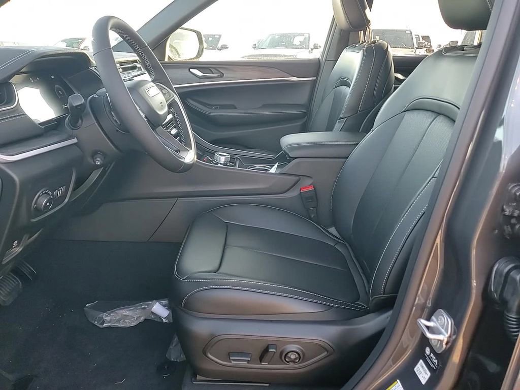 New 2025 Jeep Grand Cherokee L Limited w/ Luxury Tech Group II image 10