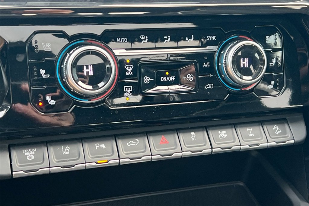 Used 2024 GMC Sierra 2500 AT4X image 19