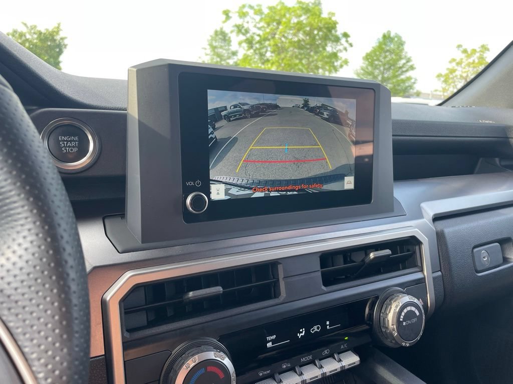 Used 2025 Toyota 4Runner SR5 AWD/4WD image 17