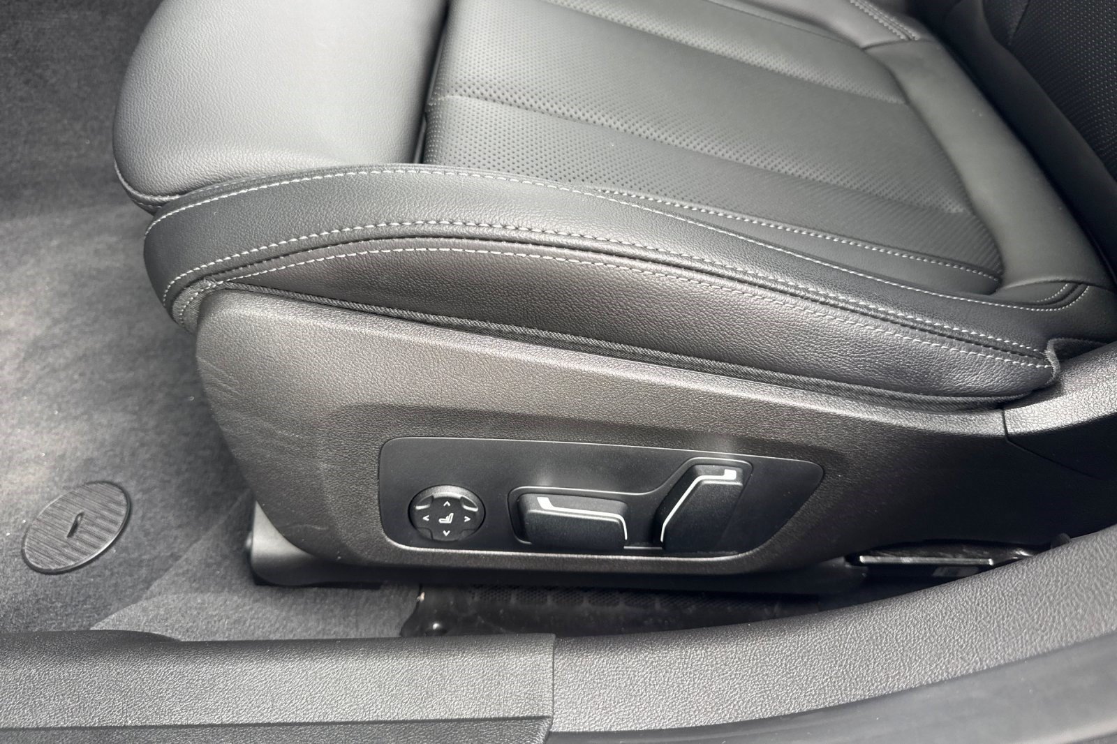 Certified 2025 BMW 330i Sedan w/ Convenience Package RWD image 15