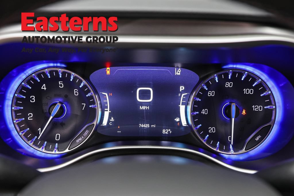 Used 2023 Chrysler Pacifica Touring-L FWD image 18