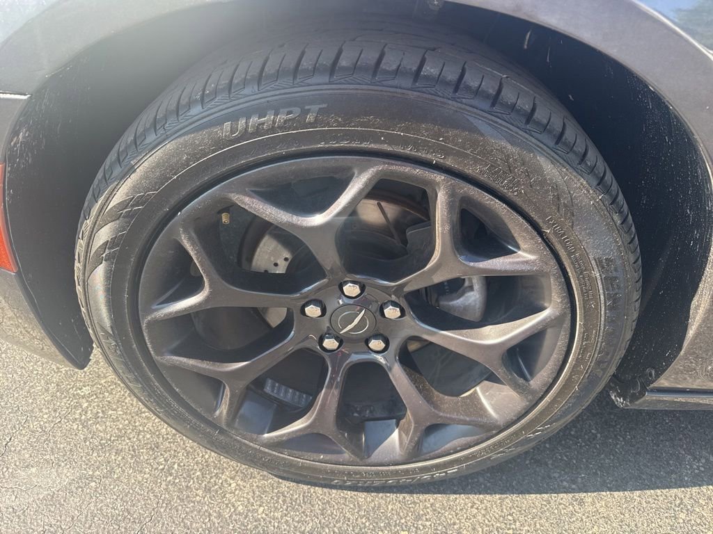 Used 2019 Chrysler 300 S RWD image 9