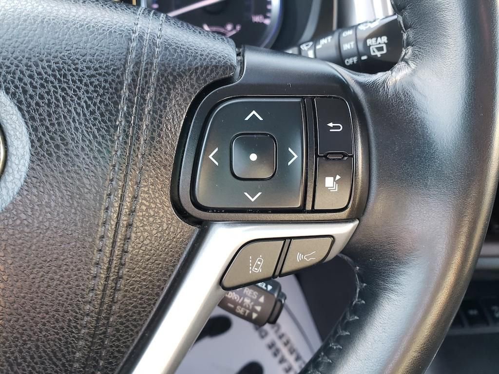 Used 2019 Toyota Highlander XLE image 17