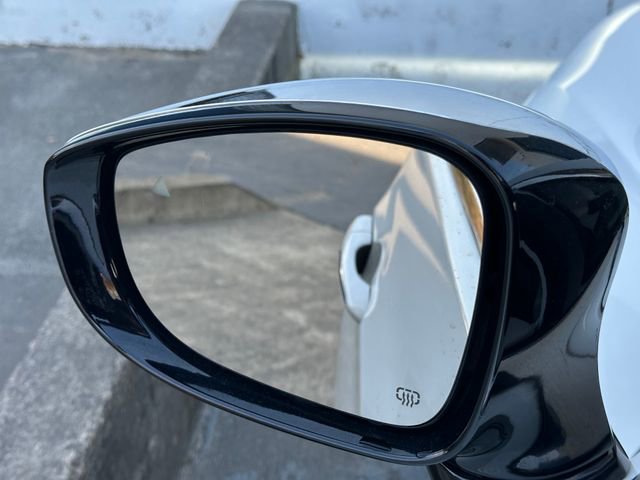 Used 2023 Chrysler Pacifica Limited image 16