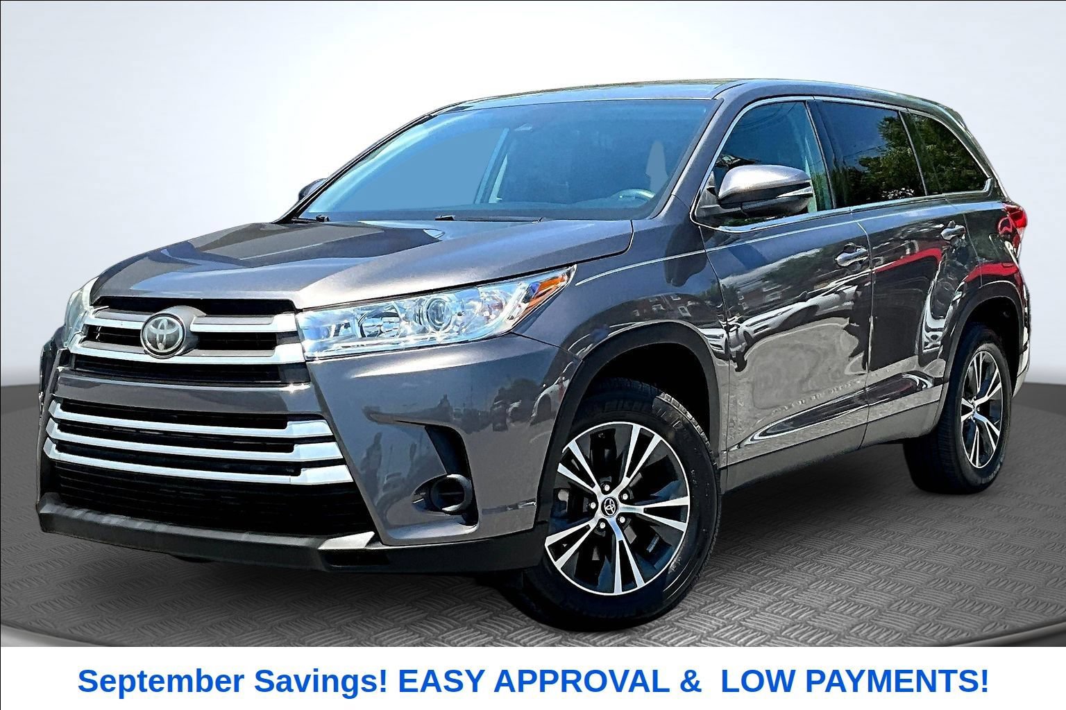Used 2019 Toyota Highlander LE FWD image 1
