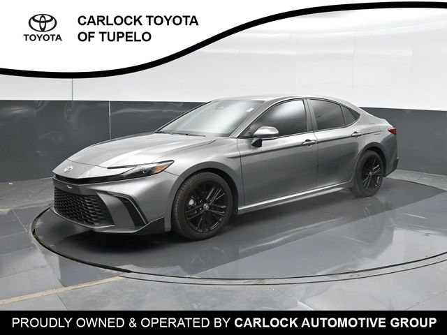 Used 2025 Toyota Camry SE FWD image 1