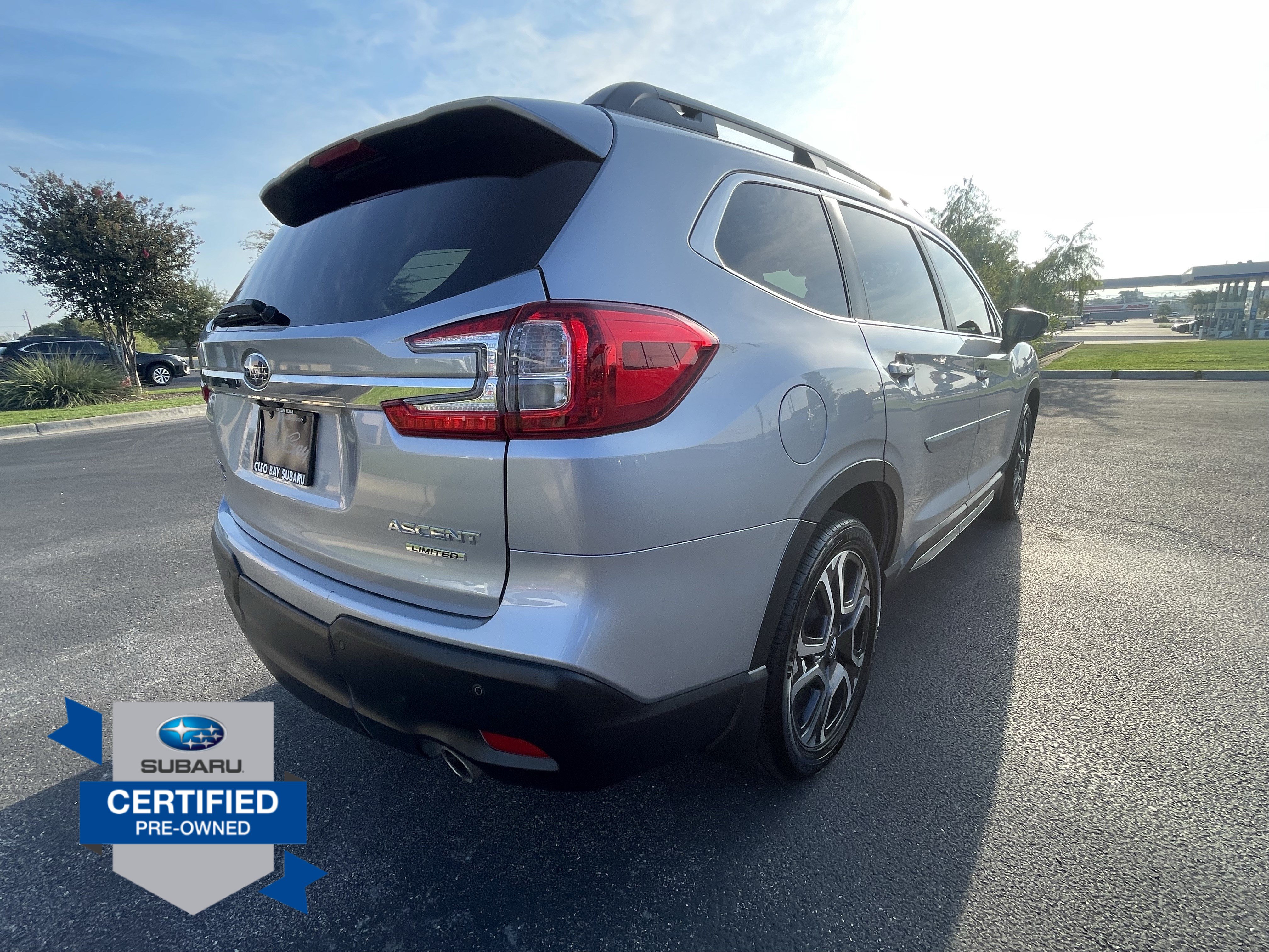 Used 2024 Subaru Ascent Limited w/ Technology Package AWD/4WD image 7