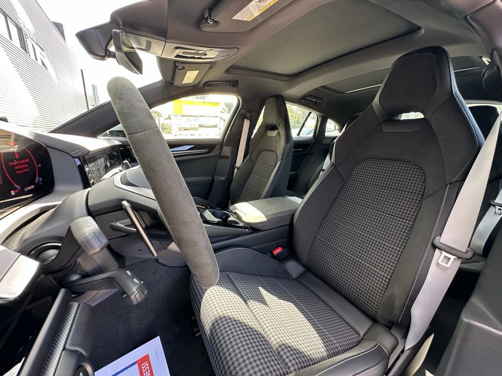 Used 2025 Porsche Panamera 4 image 5