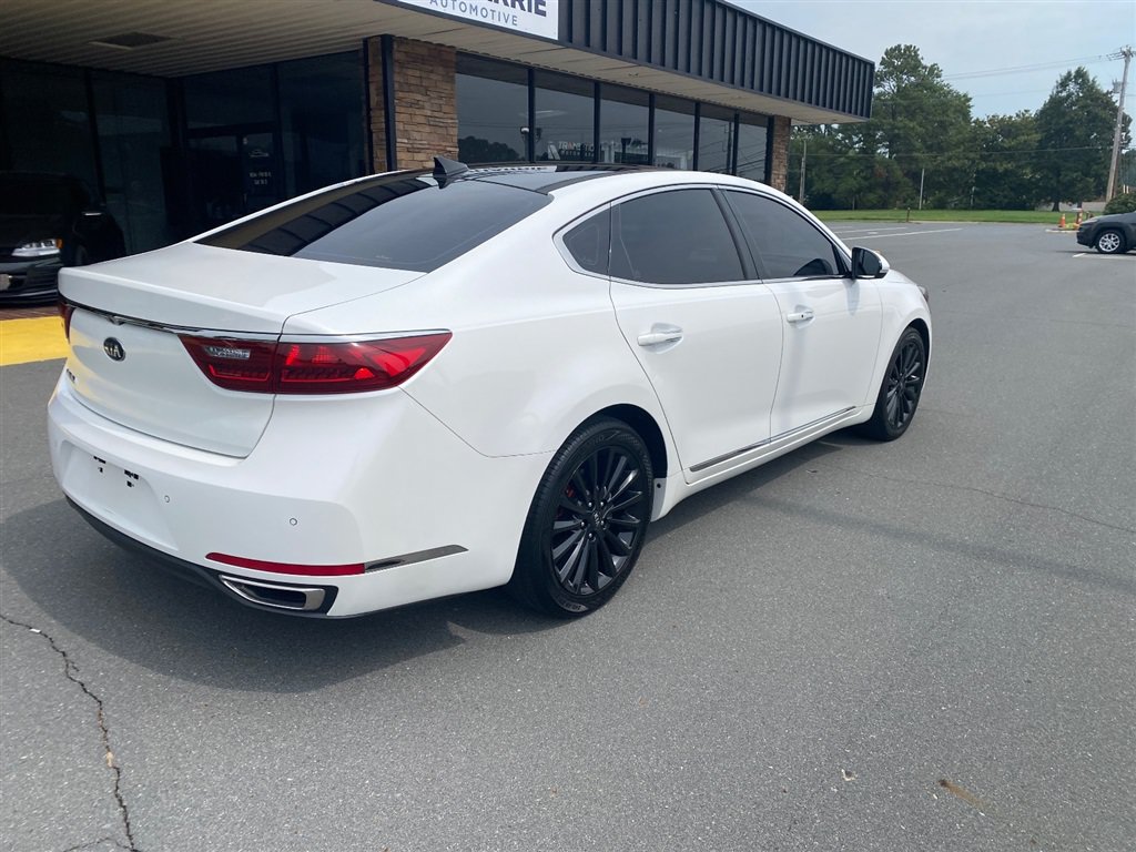 Used 2017 Kia Cadenza Premium w/ Luxury Package FWD image 6