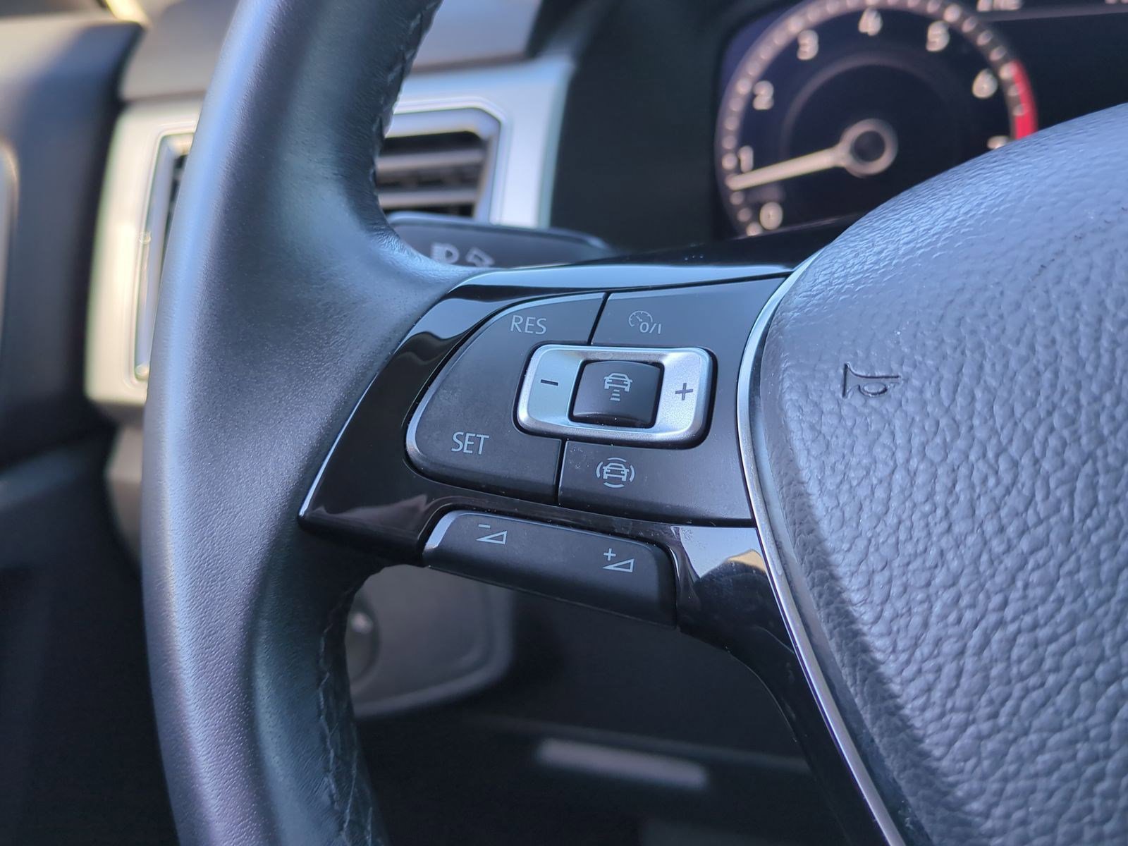 Used 2019 Volkswagen Atlas SEL image 19