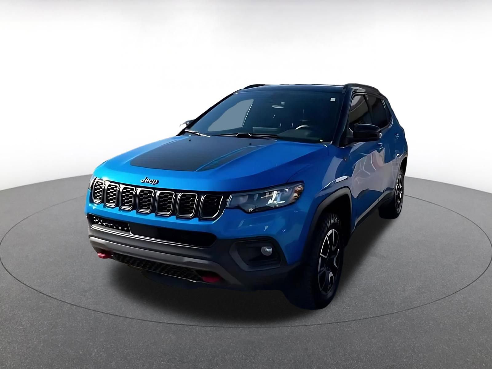 Used 2025 Jeep Compass Trailhawk image 7