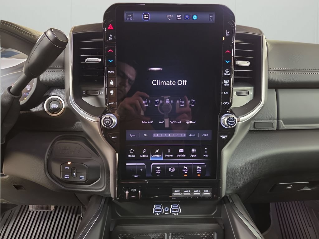 New 2026 RAM 2500 Laramie AWD/4WD image 15