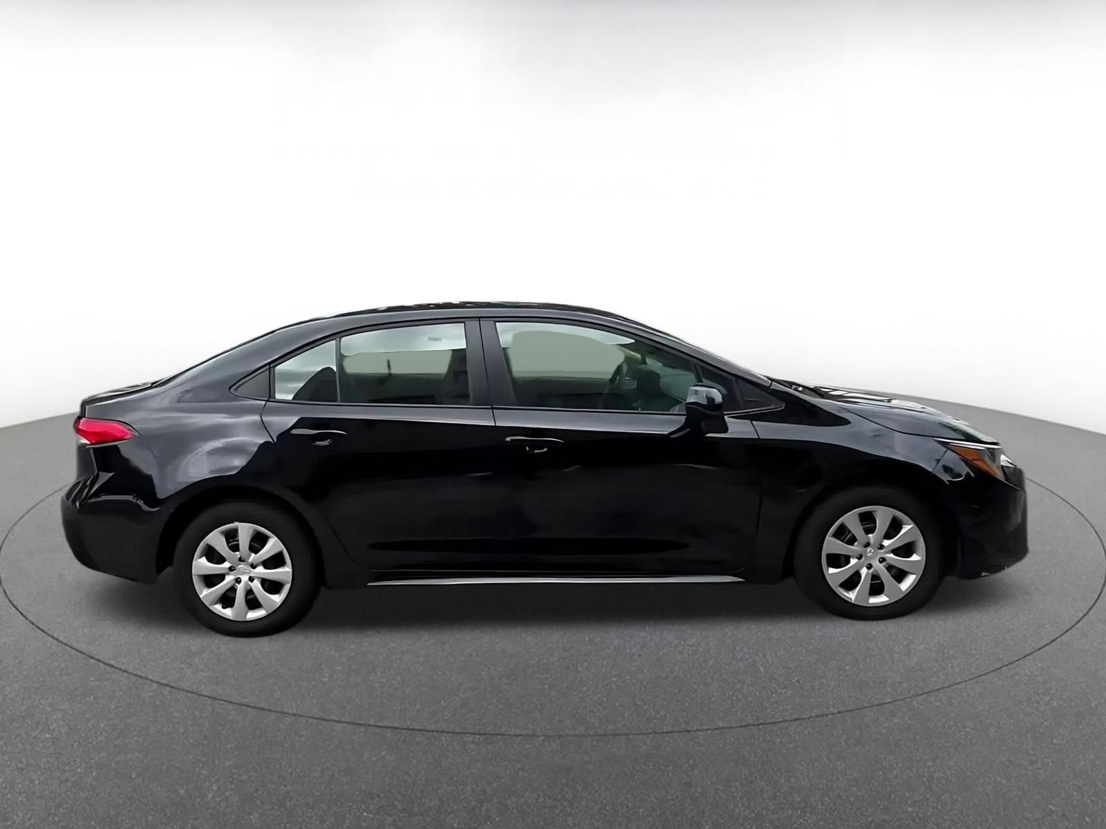 Used 2025 Toyota Corolla LE FWD image 15