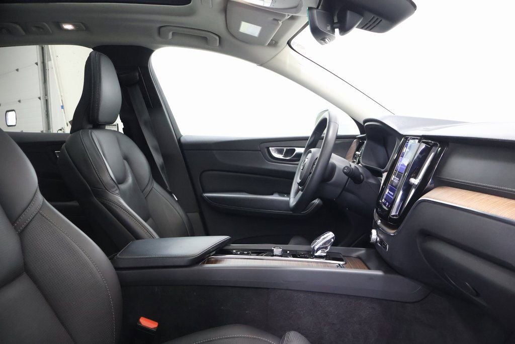 Used 2023 Volvo XC60 B5 Ultimate w/ Climate Package image 21