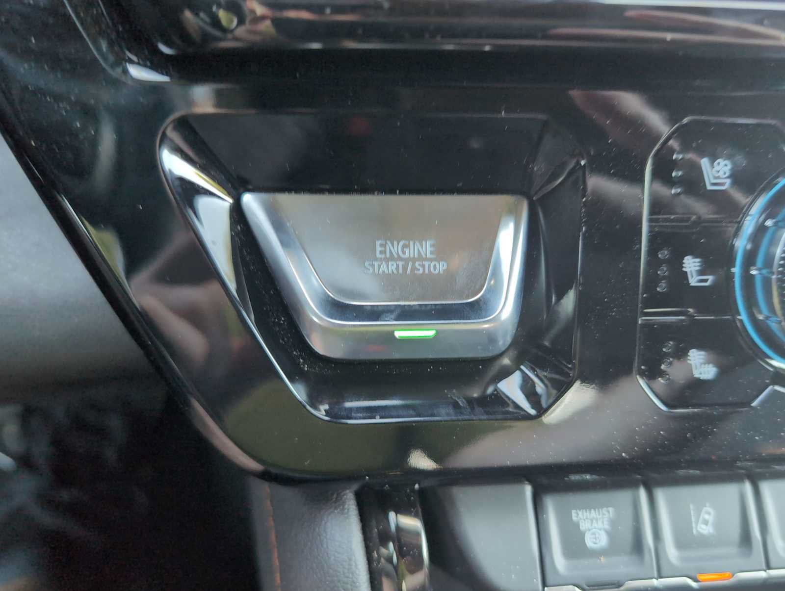Used 2025 GMC Sierra 2500 AT4 w/ AT4 Premium Plus Package AWD/4WD image 16