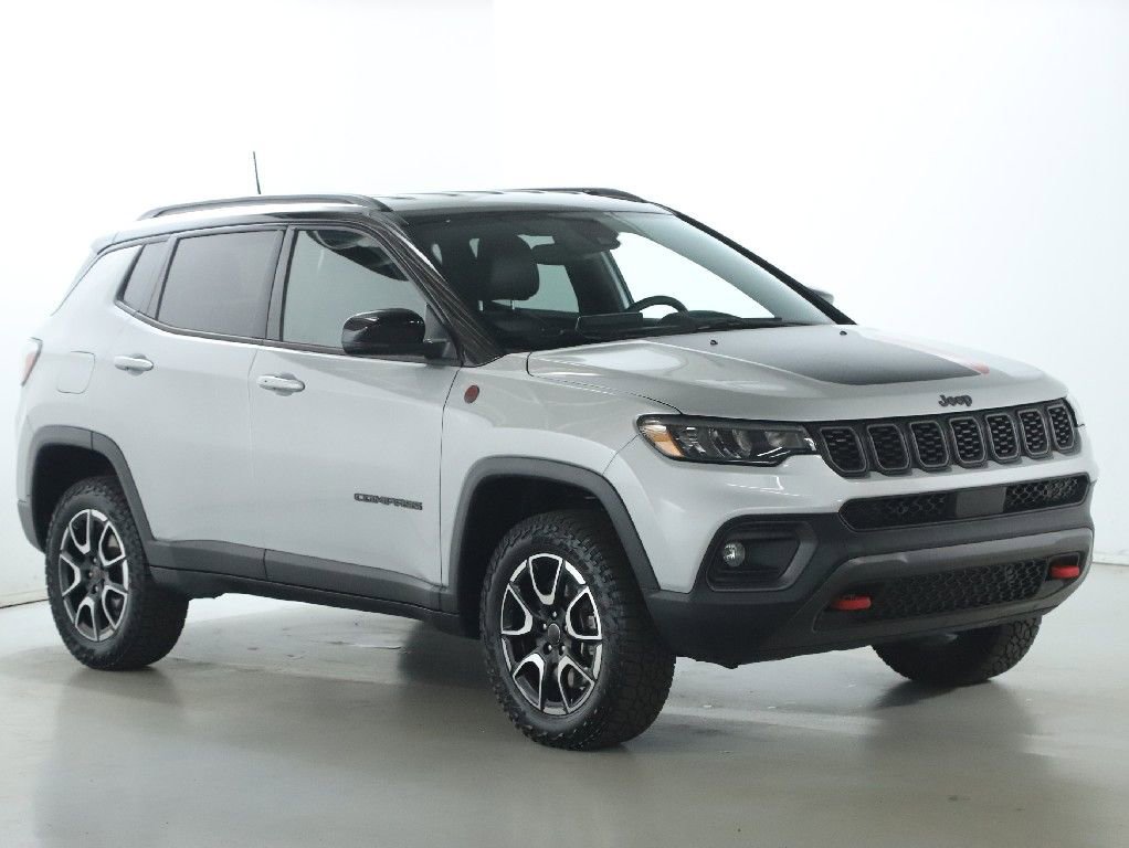 Used 2025 Jeep Compass Trailhawk image 1