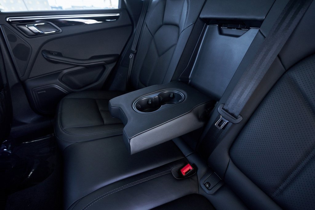 Used 2024 Porsche Macan image 34