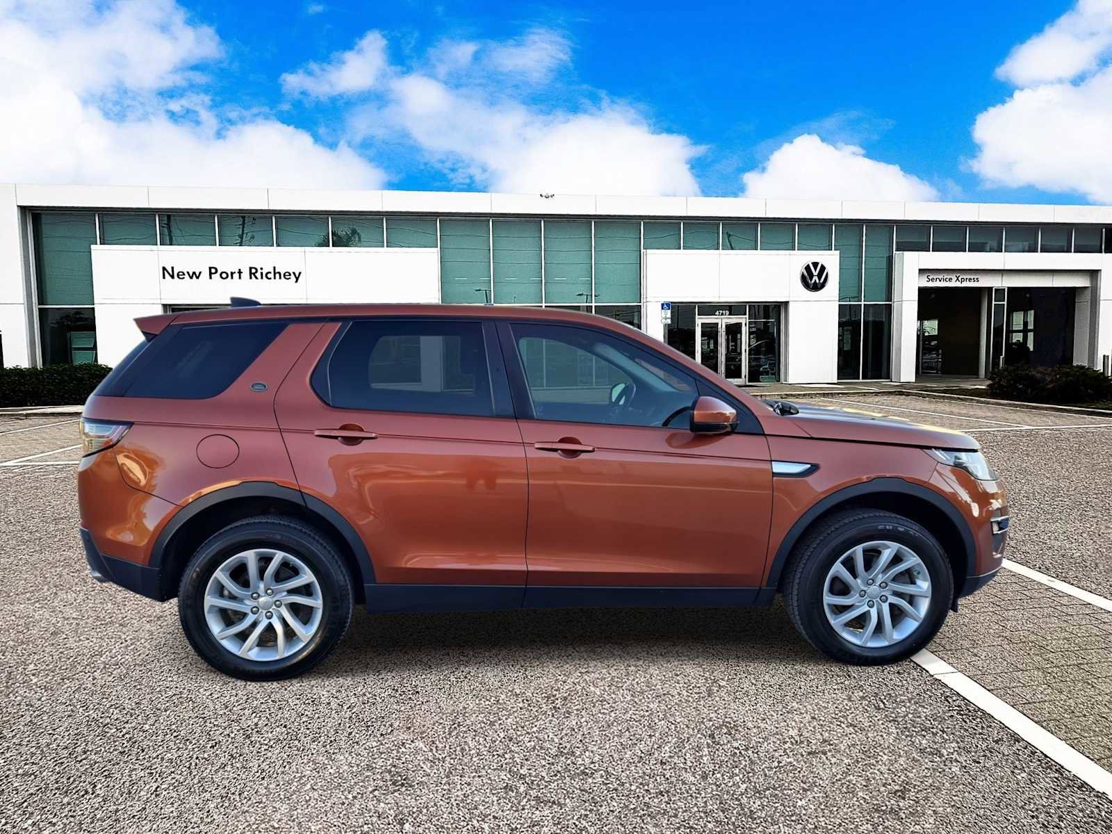 Used 2018 Land Rover Discovery Sport HSE image 9