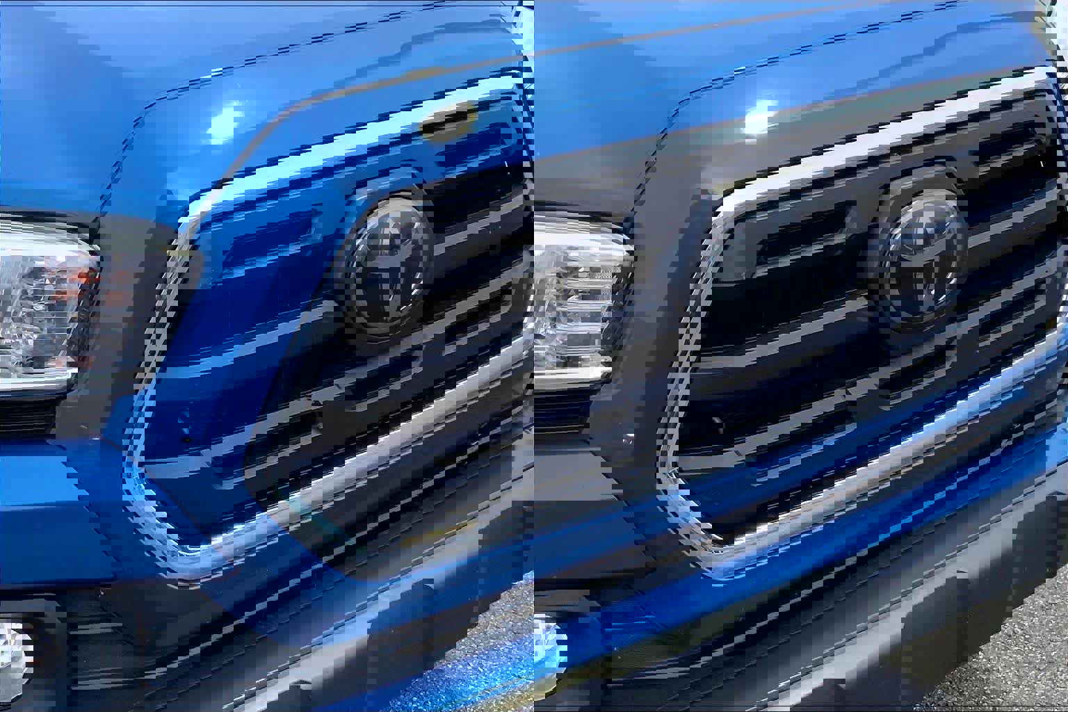 Used 2018 Toyota Tacoma SR5 AWD/4WD image 29