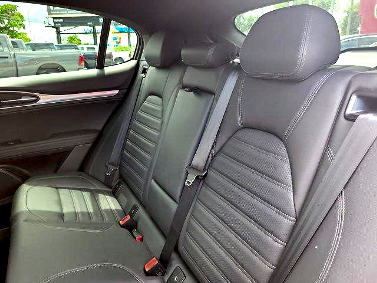 Used 2024 Alfa Romeo Stelvio Veloce AWD/4WD image 12