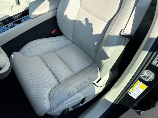 Certified 2023 Volvo XC60 T8 Ultimate w/ Climate Package AWD/4WD image 17