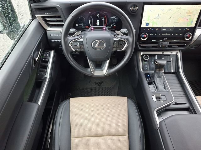 Used 2025 Lexus GX 550 image 3