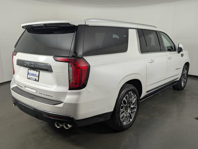Used 2023 GMC Yukon XL Denali Ultimate AWD/4WD image 7