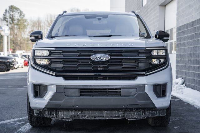 Used 2025 Ford Expedition Active image 3