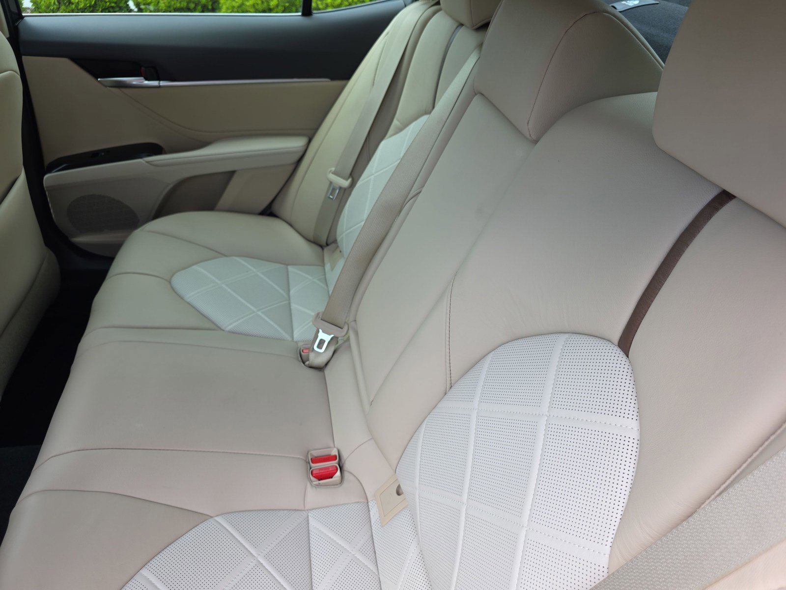 Used 2018 Toyota Camry XLE FWD image 14