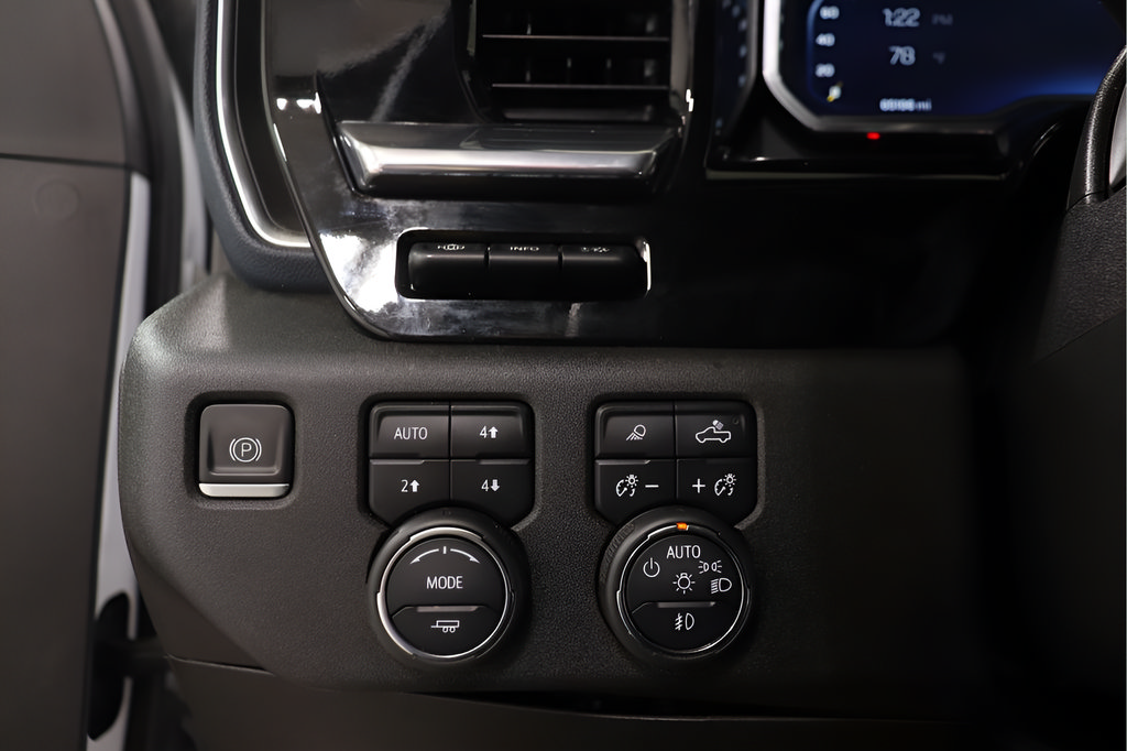 Used 2024 Chevrolet Silverado 2500 High Country w/ High Country Premium Package AWD/4WD image 18